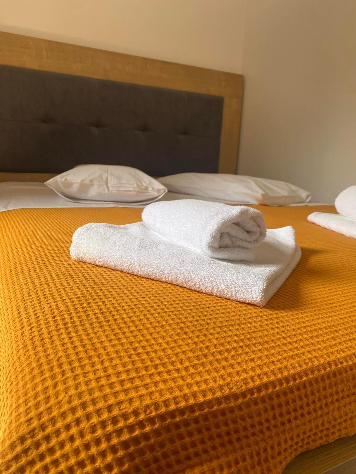 - Apollon Hotel