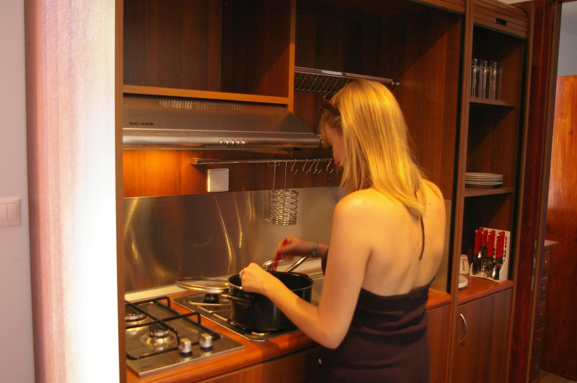 - Apollon Hotel
